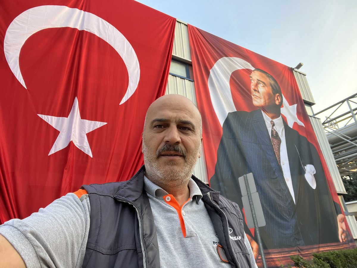Albayrağın gölgesinde birlik ve beraberlik içerisinde daha nice 100.yıllara ulaşmak dileğiyle🇹🇷
Ne Mutlu Türküm Diyene 🇹🇷❤️🇹🇷
#CumhuriyetEmektir