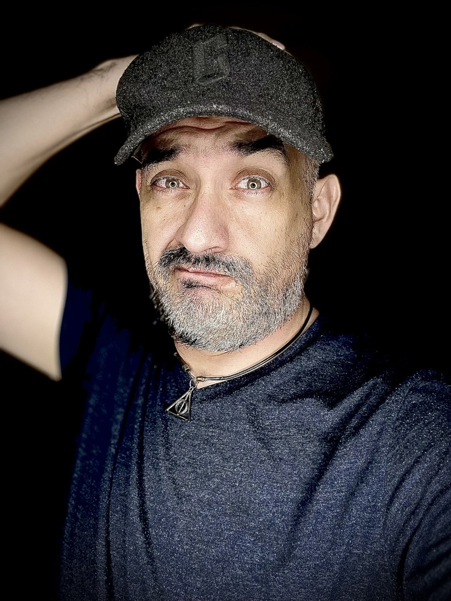 carlospulido_mx's tweet photo. Octubre 28, 2023. #yo #me #selfie #greeneyes #49yo #grayhair #anxiety #depression #beard #MentalHealthMatters #costume #ringmaster https://t.co/AKBkaiZ5Rr