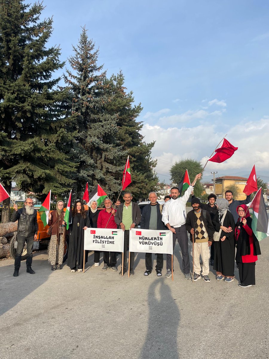 huryuruyus's tweet photo. Bolu'dan hareket ediyoruz. Akşam hedefimiz, Yeniçağa.
Utanç Yürüyüşü/ Aynaların Yürüyüşü / Hürlerin Yürüyüşü devam ediyor.
#huradımlar
#huryuruyus
#hurlerinyuruyusu
#utancyuruyusu
#PalestinianGenocide
#zionistterorr
#blindworld #deafworld https://t.co/hAffyPZD4J