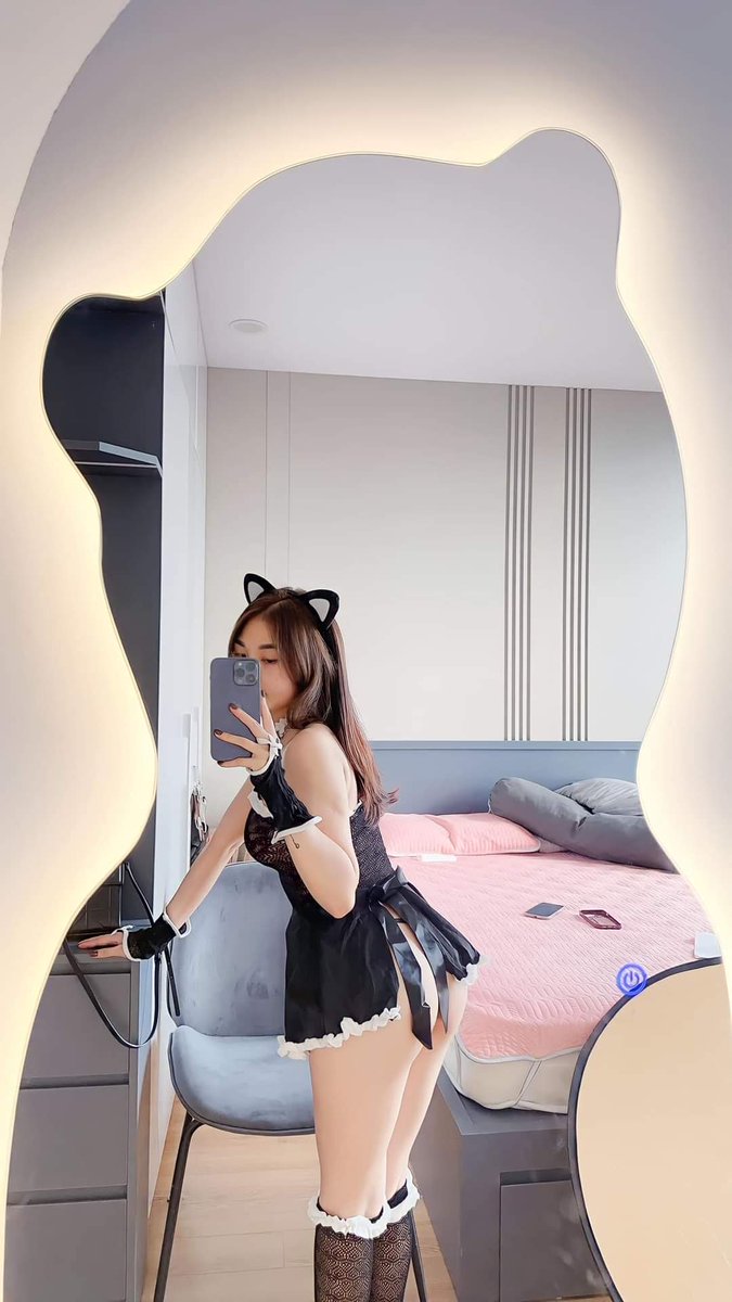 one7428's tweet photo. @ThnhNhi14 @JangTrn3 Em mới lập kênh Twitter mới ạ , mn qua ủng hộ follow kênh mới giúp e với ạ https://t.co/npdFnzRwBv