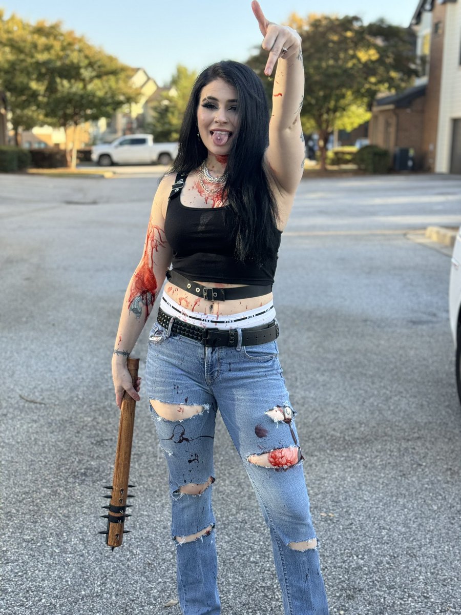 grimm__exe's tweet photo. Im “wish a bitch would” for Halloween https://t.co/cbV9t0Ym9S