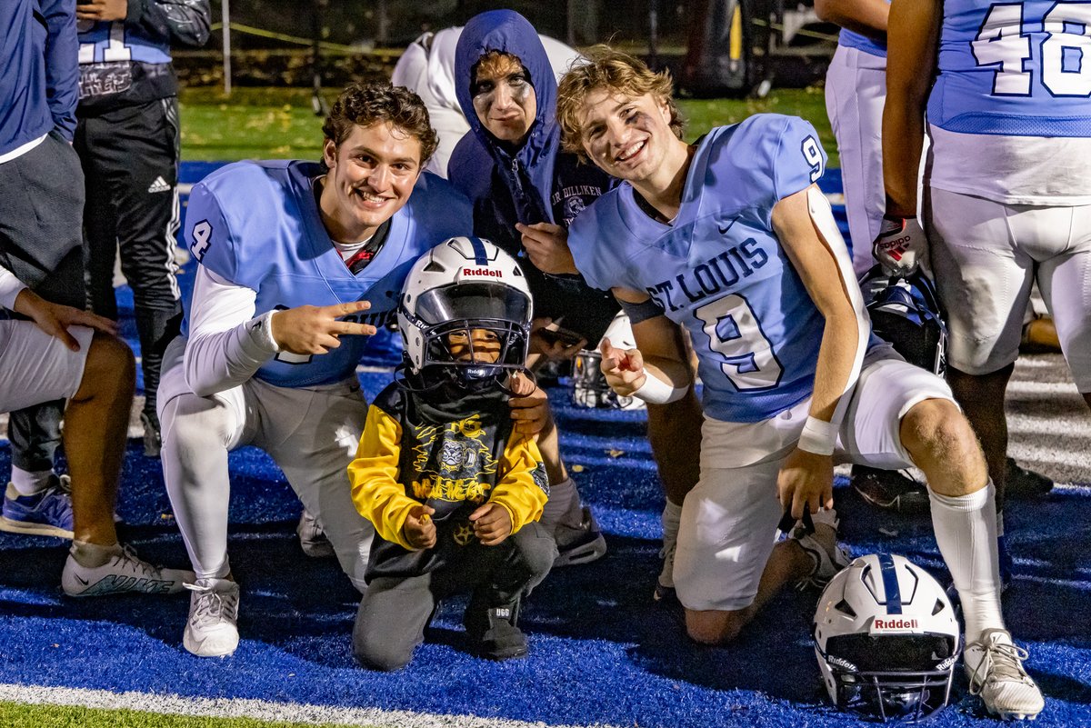 In Week 10 of Friday Night Lights the SLUH Jr. Bills have advanced to the Class 6 District 3 District Semifinal Round by crushing the Hazelwood West Wildcats.
#SLUHfootball #SLUHAthletics #FridayNightLights

More pics at: flic.kr/s/aHBqjB1o4A