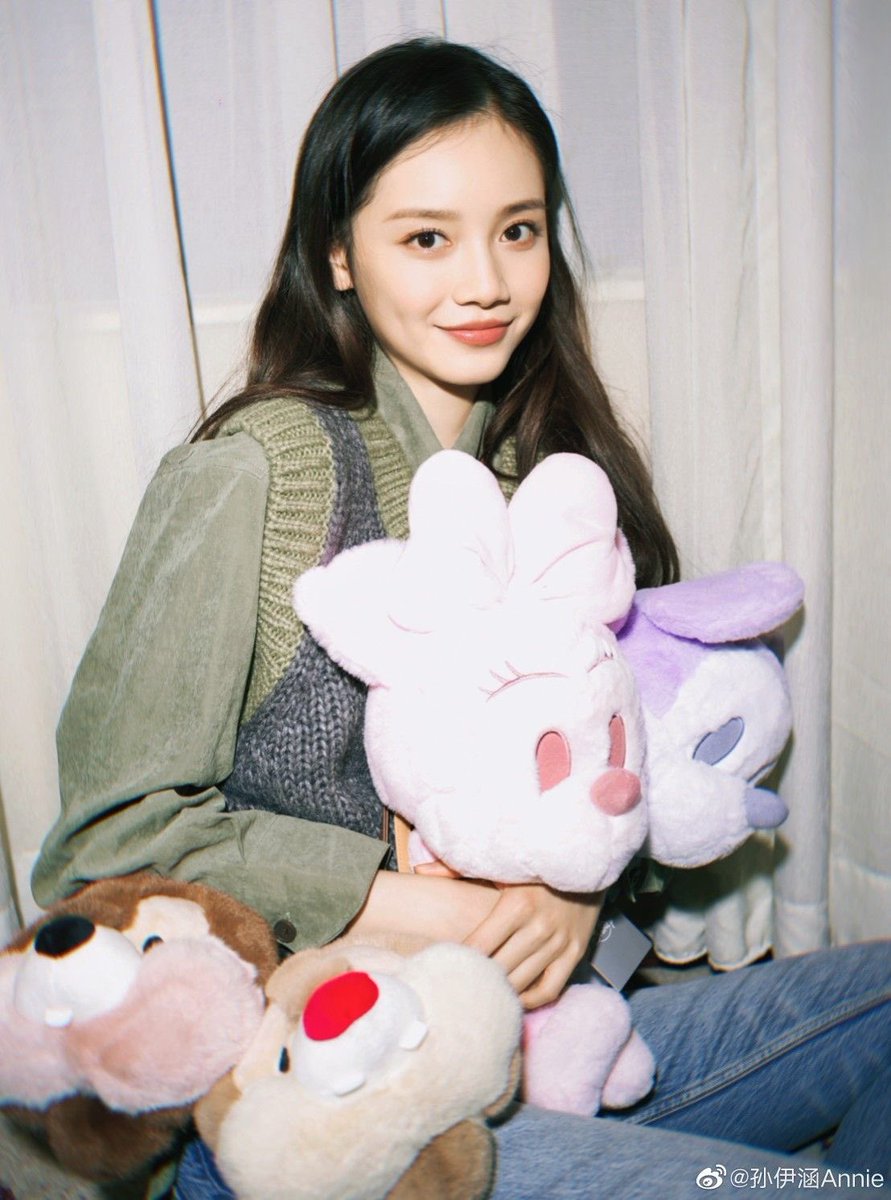 wdlBLUMEB0Y's tweet photo. ⠀
#BackToMaple
⠀
' สุขสันต์วันเกิดย้อนหลังคุณเดียเดีย ผมต้องยอมรับและขอคารวะว่า กาแฟจากไร่ของคุณ มีรสชาติดีมากเลยล่ะ ได้โปรดรับหนังสือเล่มนี้ไปอ่สนตอนกินกาแฟ ขอให้สนุกนะครับ '
⠀
ปล. อย่าลืมนำมาคืนใน 3 วัน :-)
⠀ https://t.co/GmXg7j2a04