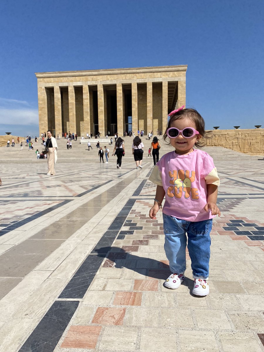 #100YıllıkGurur <a href="/karagozilker/">ilker karagöz</a> @FOXhaber Dün,bugün,yarın daima bekçisiyiz Cumhuriyetin.Atamıza ve silah arkadaşlarına minnettarız. 

Yaşasın Cumhuriyet. 🇹🇷