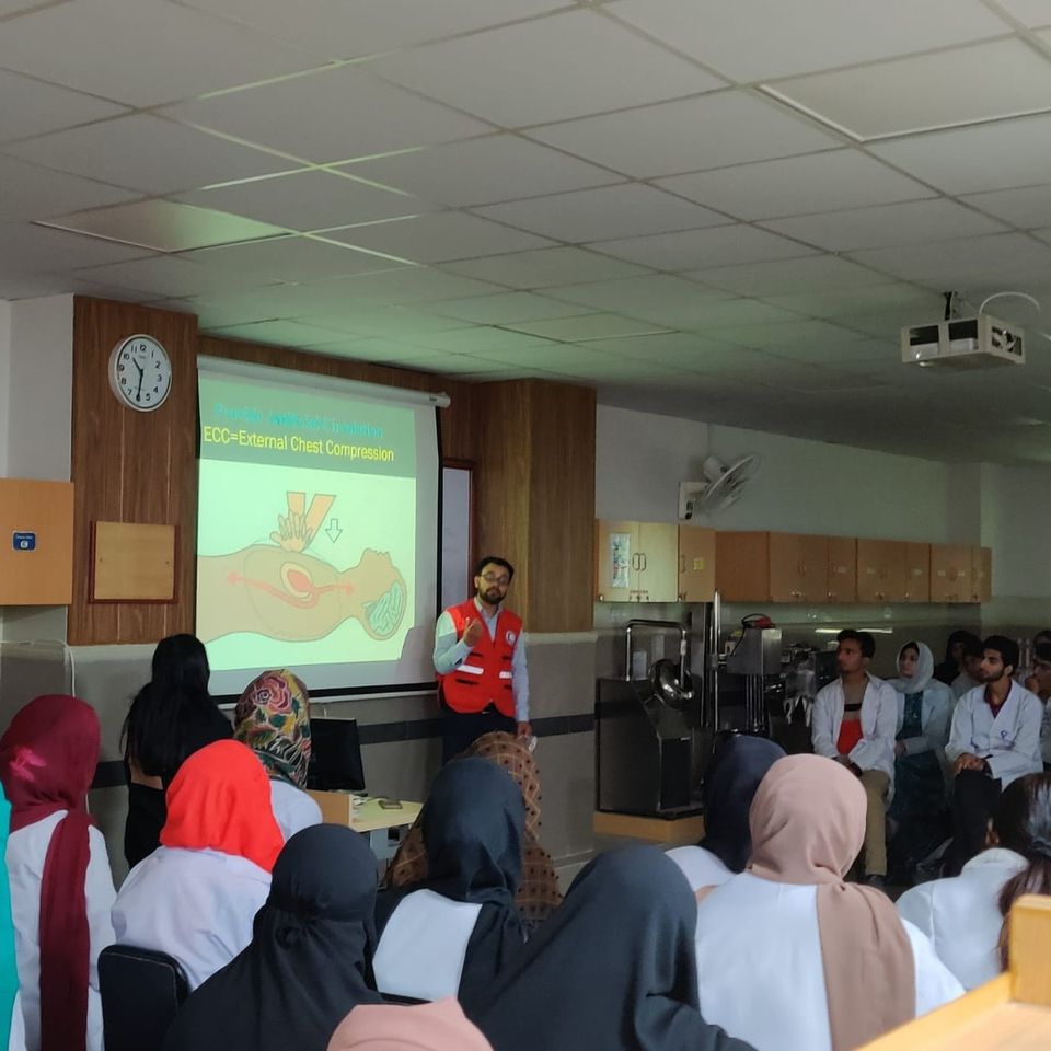 PRC_official's tweet photo. Pakistan Red Crescent and CUST University joined hands for a lifesaving initiative! We organized an empowering First Aid Session, arming students with vital skills. Prepared communities are resilient communities.

#FirstAid #CommunitySafety #PRCSCare https://t.co/qtNG9KOItZ