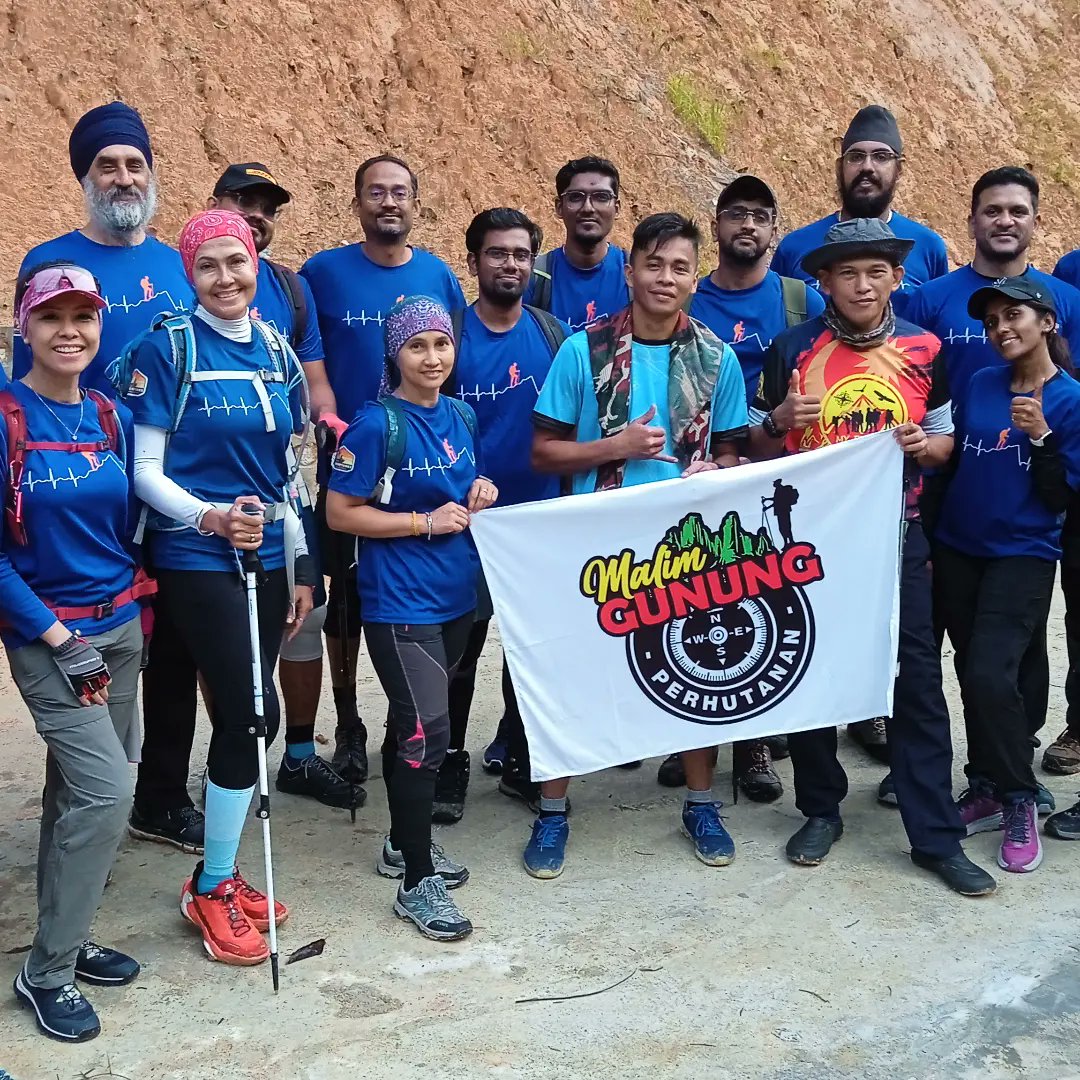 MyFriendHikers's tweet photo. Selesai sudah tanggungjawab kami sebagai malim gunung memimpin trip ke GUNUNG BEREMBUN. Mereka terdiri daripada 18 orang pendaki dari kumpulan HIKING ADVENTURES MALAYSIA berjaya sampai ke puncak, kawasan bangkai pesawat dan kembali dengan selamat. https://t.co/tkimcCrkuP