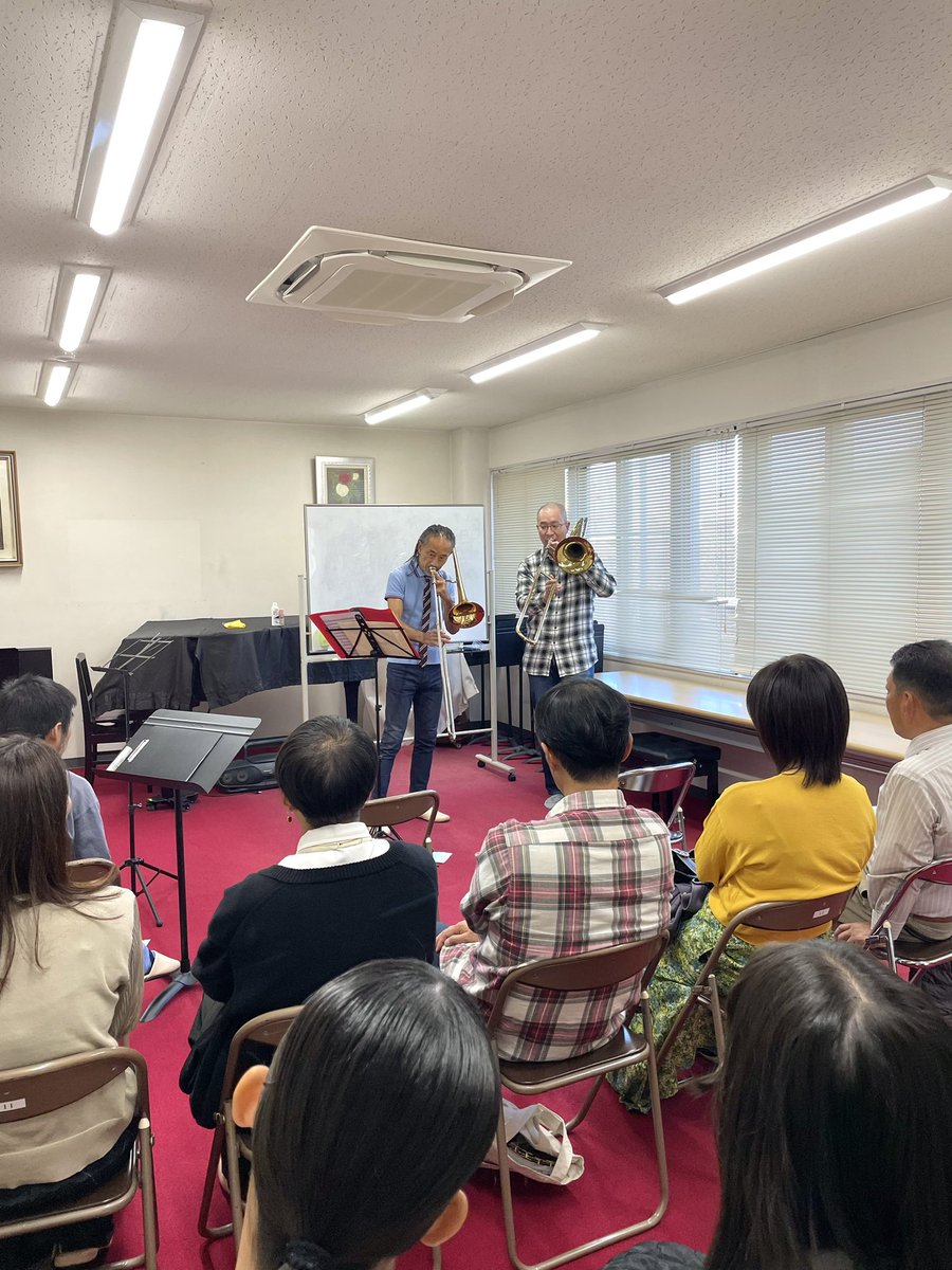【トロンボーンフェア2023】
東京スカパラダイスオーケストラトロンボーンプレイヤー北原雅彦氏による講座の様子です🎶
受講者聴講者の皆様大満足の内容でした！😆🌟
ありがとうございました！
この後はミニライブ！是非聞きに来て下さい！そして楽器も吹いていってくださーい！🌈
#スカパラ