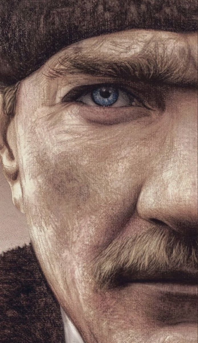 Parla beyaz kırmızım
Parla hilal ve yıldızım
Parla 100 yaşındasın.