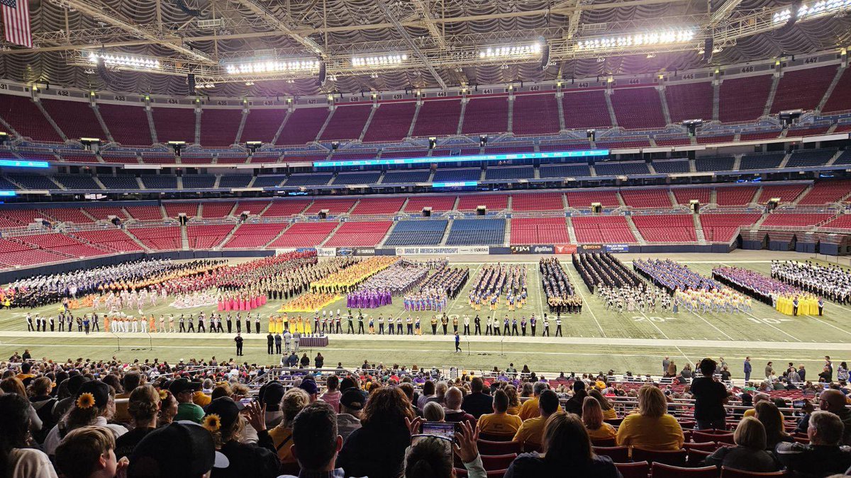 mwwildcatband's tweet image. Incredible 9th place overall finish!
Incredible season!
Incredible students!
 
#wildcatpower
#proud2bMPS 
@MWHSactivities 
@MWHSWildcats 
@getiemann 
@MillardPS 
📸 Madison Reid