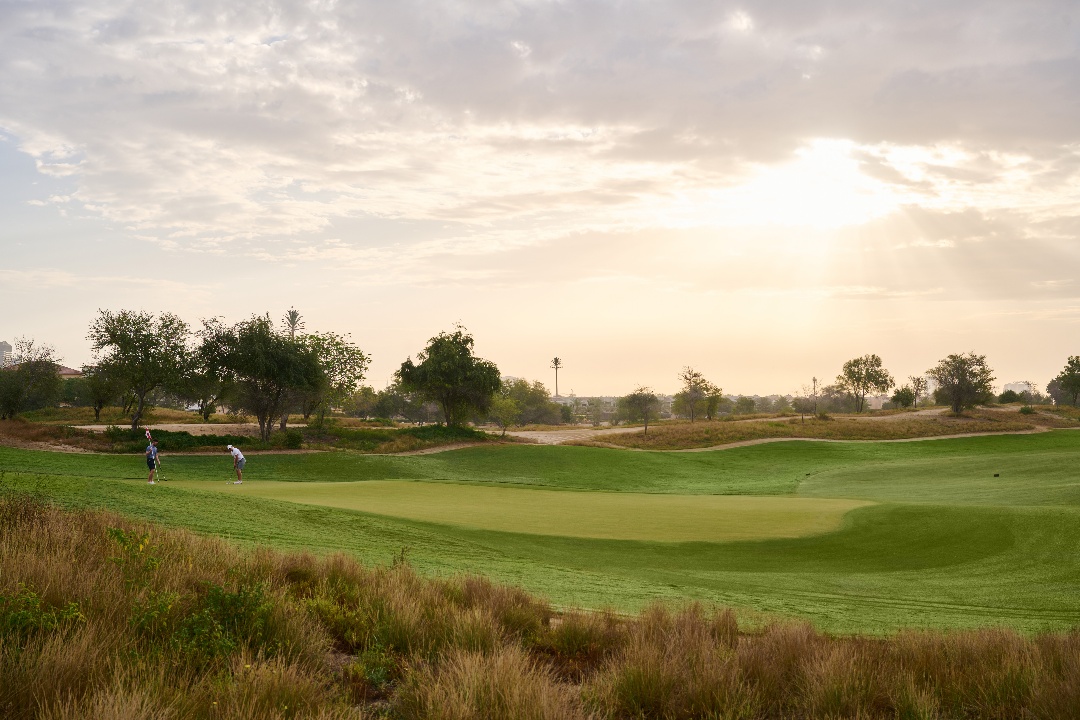 GolfJumeirah's tweet image. Sunrise sessions with Viya Golf ⛳️ #FireCourse