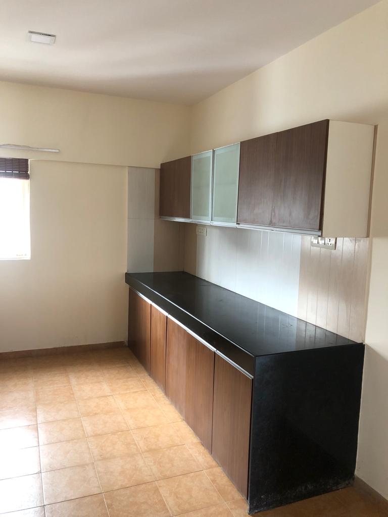 Hello Everyone..............
Avl 4.5 Bhk For Sale In Kharadi
Price - 2.70 Cr (Negotiable)
Fully Furnished
Build up Area - 2900 Sq.ft.
Carpet Area - 2200 Sq.ft.
2 Covered Parking
East Facing
Contact For More Information...............
8530916699 / 8530951199 / 9822251620