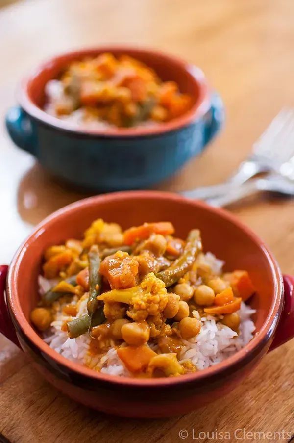 Living_Lou's tweet photo. This curry is easy to make and packed full of vegetables!

Made with cauliflower, carrots, sweet potatoes, chickpeas + green beans.

RECIPE: https://t.co/GYpP6ofqgd
#vegetarian #curry https://t.co/8uAkym5qgn