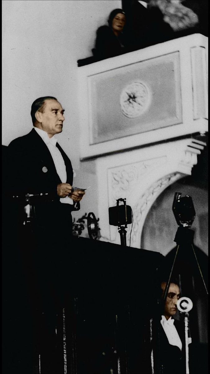 100. Yılımız kutlu olsun, yüzümüz Atatürk'e dönük olsun. 🇹🇷