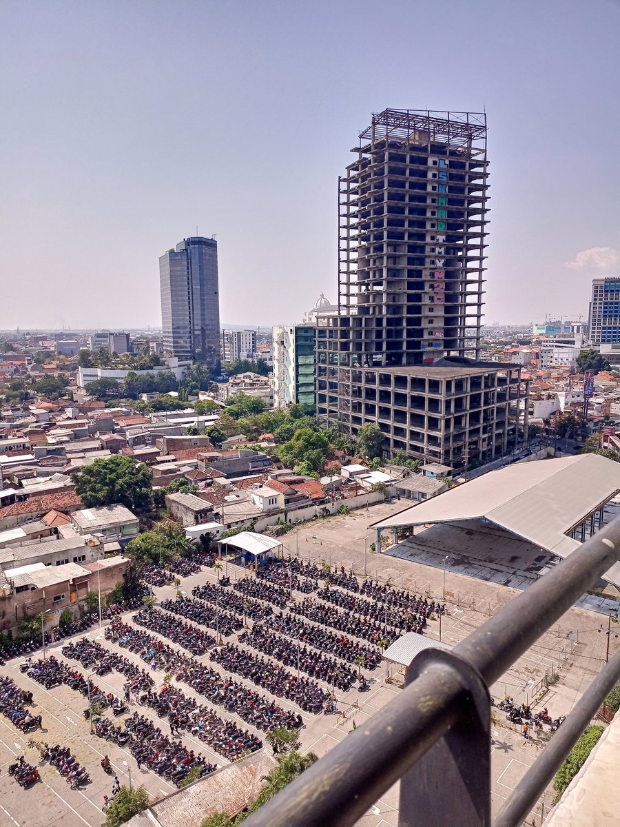 c4pt1kus's tweet photo. Gimana cara mencari lokasi foto ini diambil di mana? Mungkin yang tinggal daerah situ sudah tahu ini di mana tapi gimana yang tidak tinggal disitu? Mari kita coba.. #geolocation #reverseimage

🧵 https://t.co/ago9FbO42S