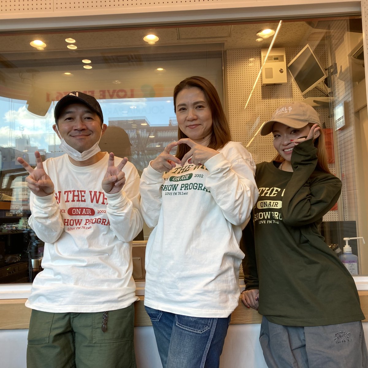 761spin's tweet photo. Miki(@DJ_Miki761)
Naoto(@djnaoto160)
Lina(@lina_the_dj)
秋を感じながらお付き合いくださいね♪
#761apin #lovefm #SpinSunday https://t.co/AdtG6c5ZTy
