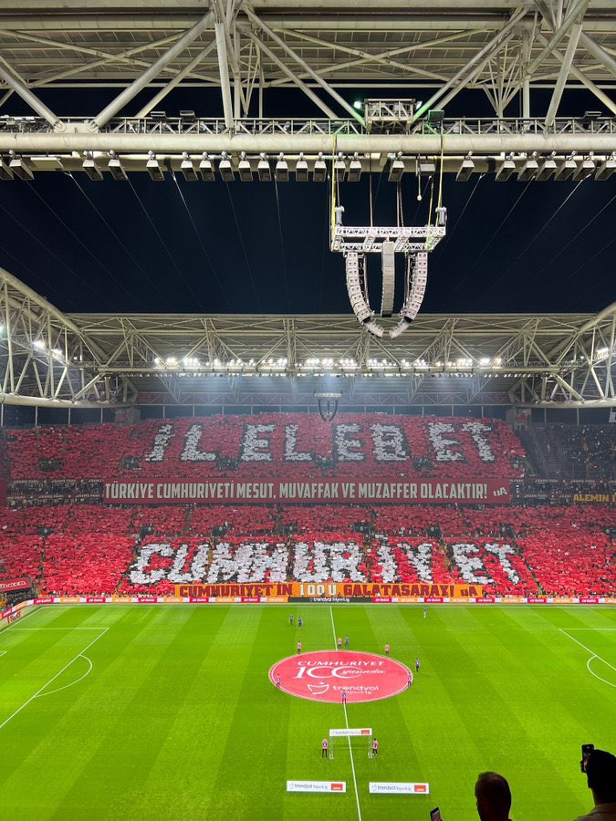KHSchneider10's tweet photo. En buyuk bayram, kutlu olsun! https://t.co/4a1Takqmn0