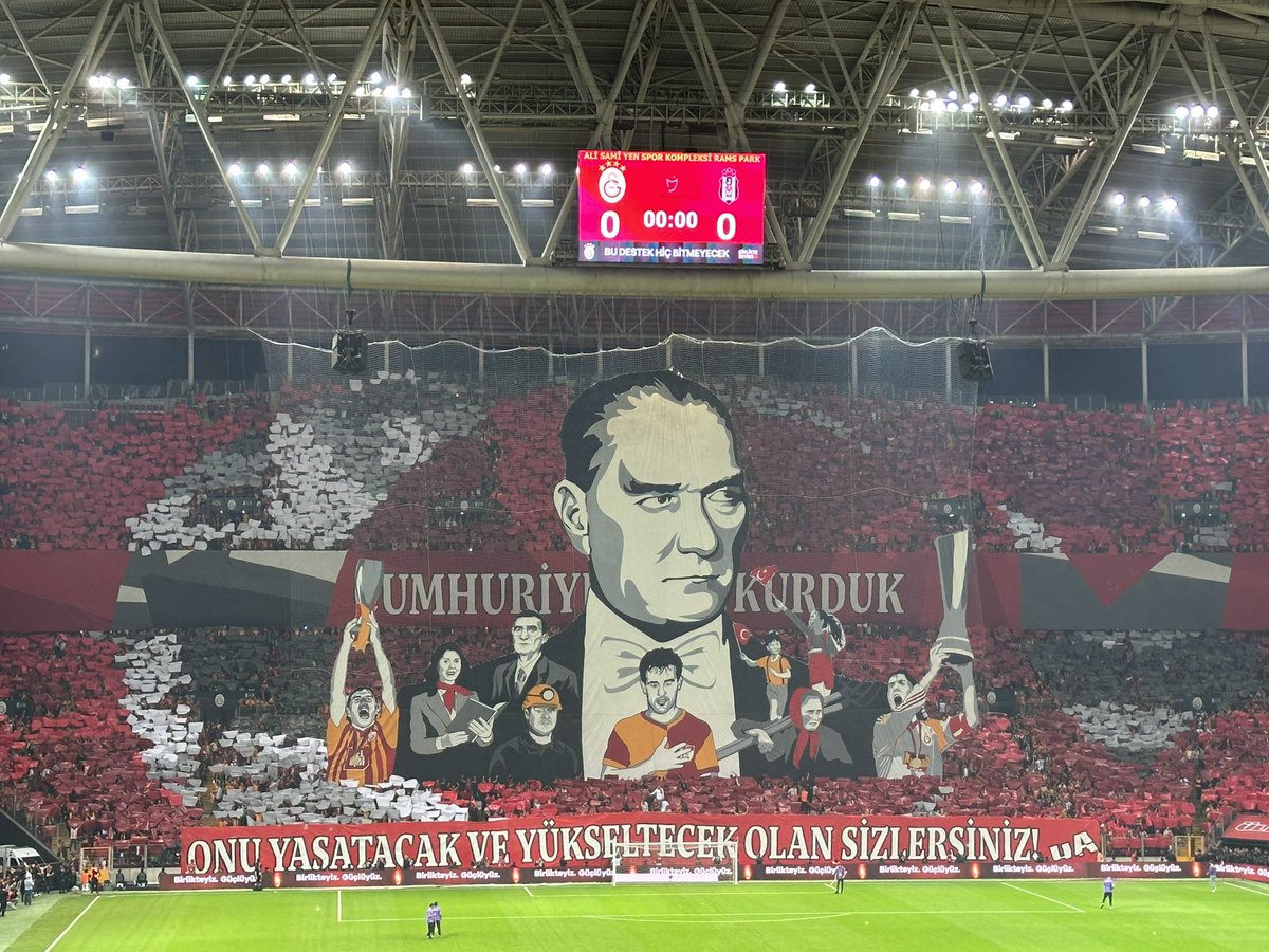KHSchneider10's tweet photo. En buyuk bayram, kutlu olsun! https://t.co/4a1Takqmn0