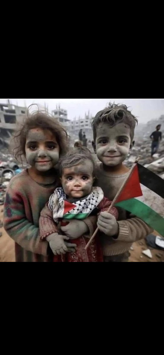Lorenzetisabel2's tweet photo. Rien ne vous choque dans cette image d’enfants qui auraient été sauvés des décombres où ils auraient vécu l’enfer pdt 4 jours❓ https://t.co/ZsCa5Pg2OG