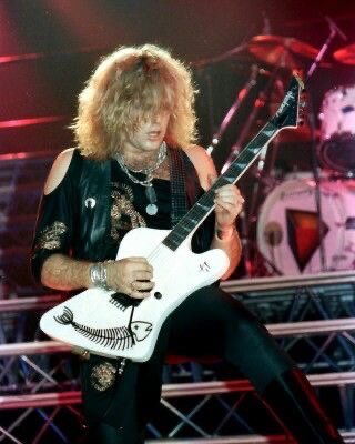 dkemg's tweet image. 出来ました！

#エレキギターボディ製作
#RobbinCrosby 
#FireBird
#ロビンクロスビー
#ファイヤーバード