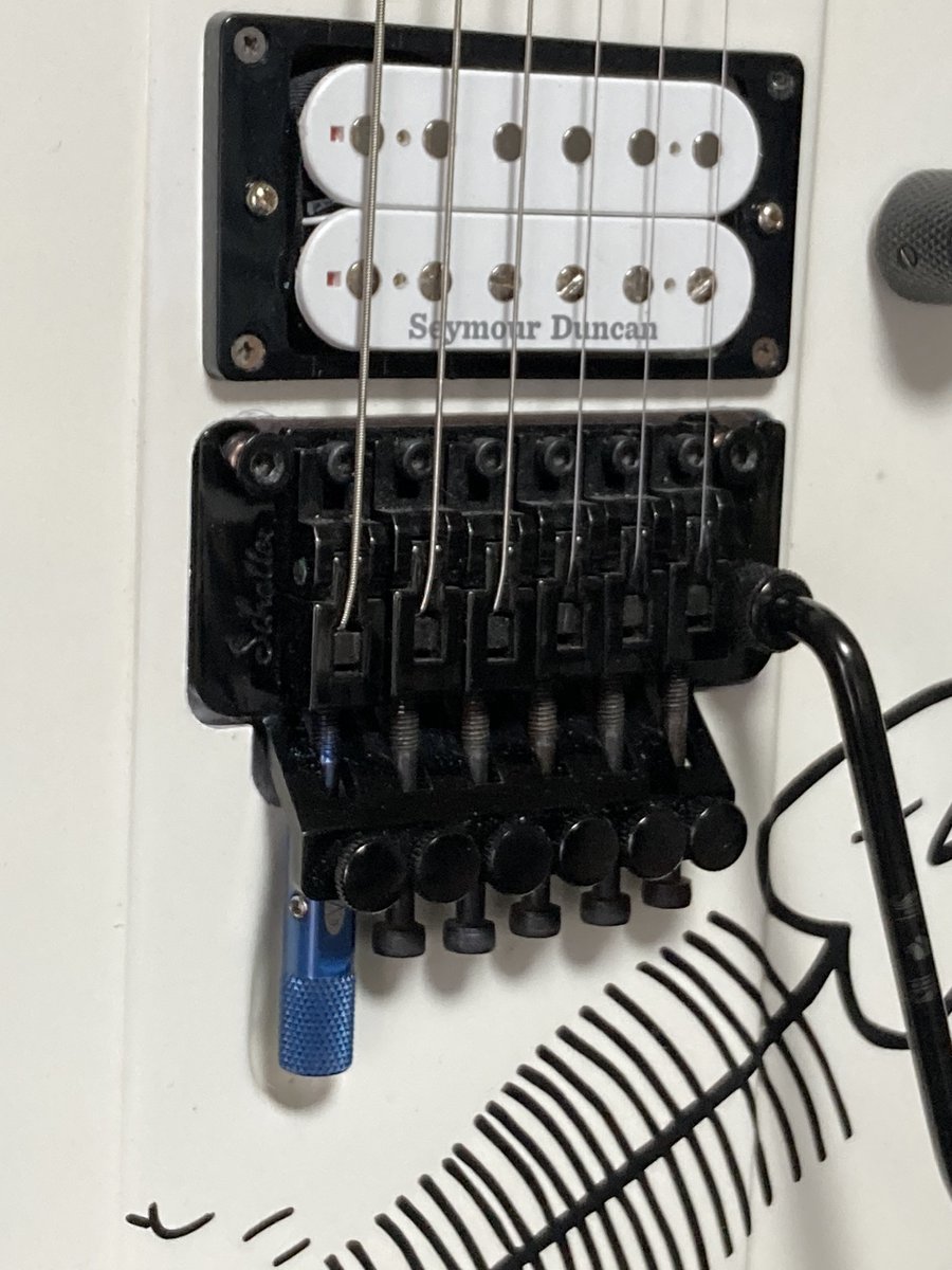 dkemg's tweet image. 出来ました！

#エレキギターボディ製作
#RobbinCrosby 
#FireBird
#ロビンクロスビー
#ファイヤーバード