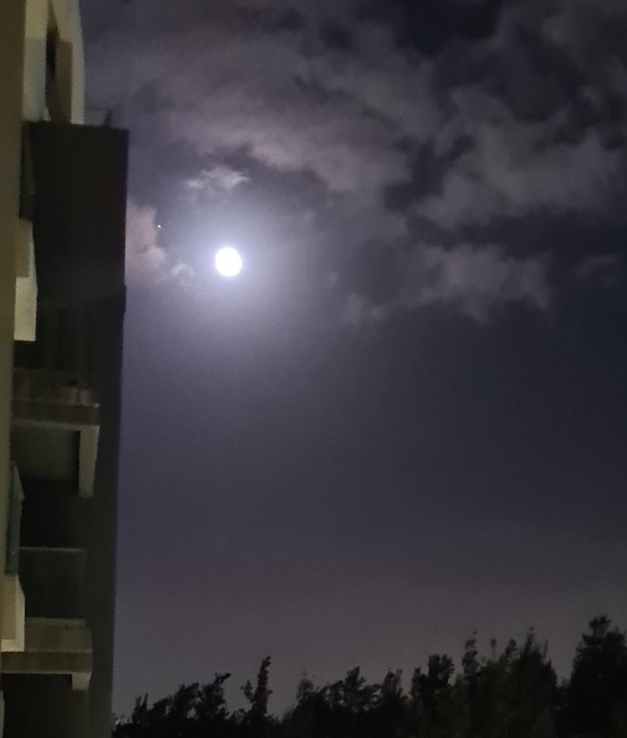 The #moon and #venus ❤😍wonderful view side by side 👌( 📸 MZ)