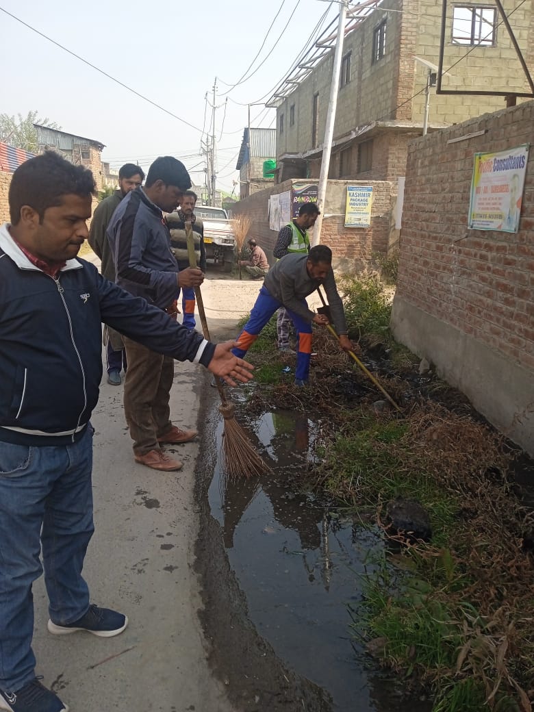 Informationspn's tweet photo. #BadaltaKhiltaJammuKashmir
Activities being done across the district under the banner of National Unity day.
#JammuKashmirDevelopment #UTFoundationDay
#NationalUnityWeek
@diprjk
@dmshopian
@ddnewsSrinagar https://t.co/eidBPVBBqh