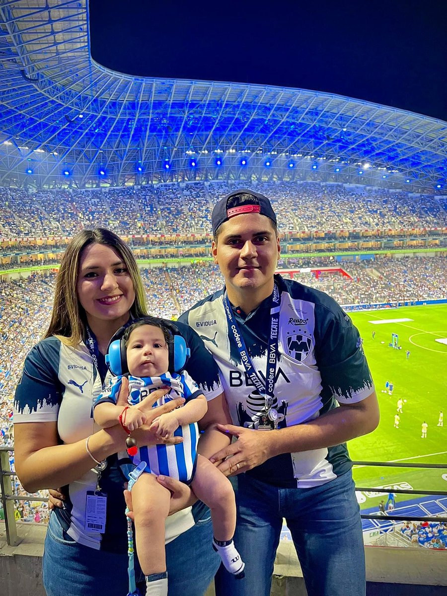 KattiaRdz's tweet photo. Primer partido de nuestro chaparro, RAYADOS para toda la vida💙🤍⚽️

#Rayados @Rayados #RayadoEnLaCancha https://t.co/90Tq85bpQd