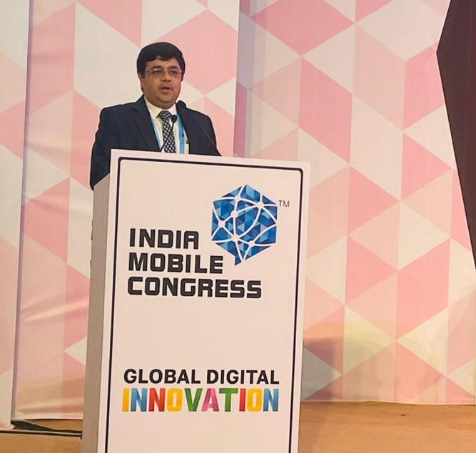 KPMGIndia's tweet photo. #IMC2023 | #5G requires a behavioural transformation for shared economy to effectively monetise the potential use cases across consumers and enterprises: Nitin Shah, @KPMGIndia moderating a panel at @exploreIMC | #KPMGAtIMC #GlobalInnovation #TechInnovation https://t.co/pRv38cNEhN