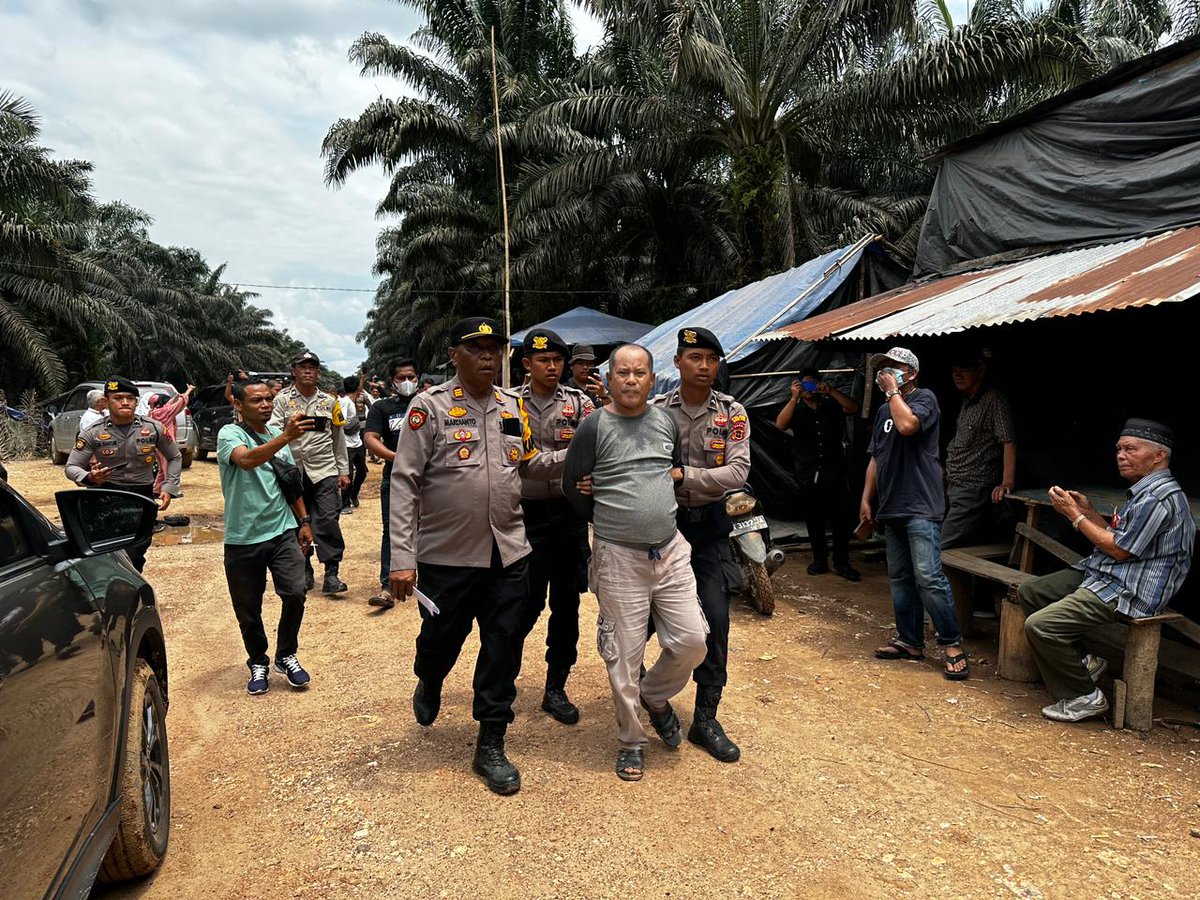 irfan_mboade's tweet photo. Kementrian ATR/BPN RI segera membatalkan HGU PT.RKK dan Kapolri menghentikan, mengambil akil kasus 4 KTH anggota STN di Jambi karena Polda Jambi terindikasi tidak ada  ketelitian, ketepatan/presisi hingga tdk ilmiah dalam bertindak yang seharusnya di pandu UU/Peraturan. https://t.co/A824FZRnxy