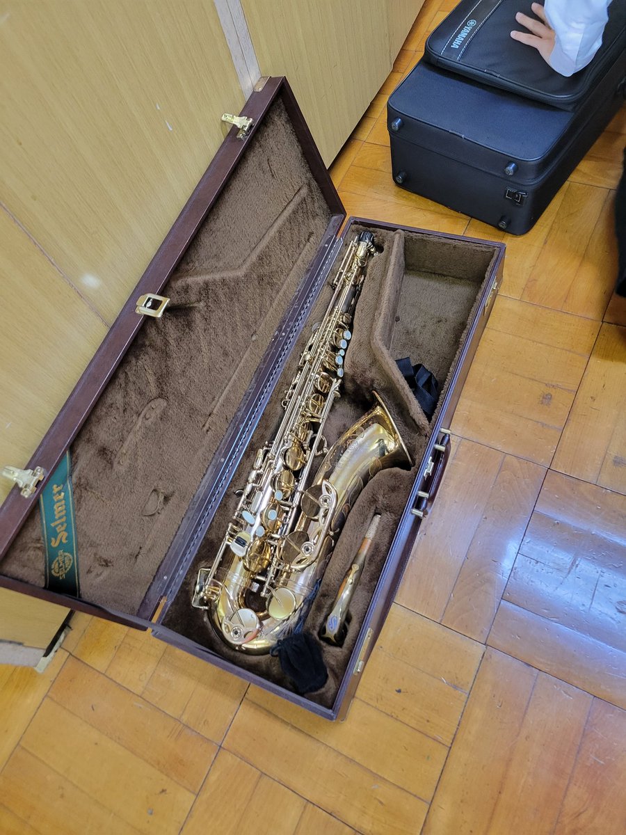 HARAPE01's tweet photo. 師匠に譲っていただきました。
大切に使わせていただきます。
今後もご指導ご鞭撻の程よろしくお願いします。
Selmer SERIE1 TSAX https://t.co/6Y4RfThjDl