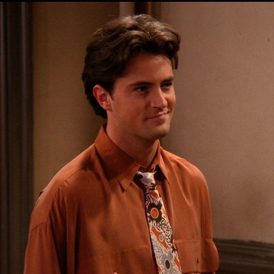 cinecrizz's tweet photo. #MatthewPerry 💔 miss you man. 
RIP Chandler. Thanks for all the laughs. https://t.co/RgfUQLpiGw