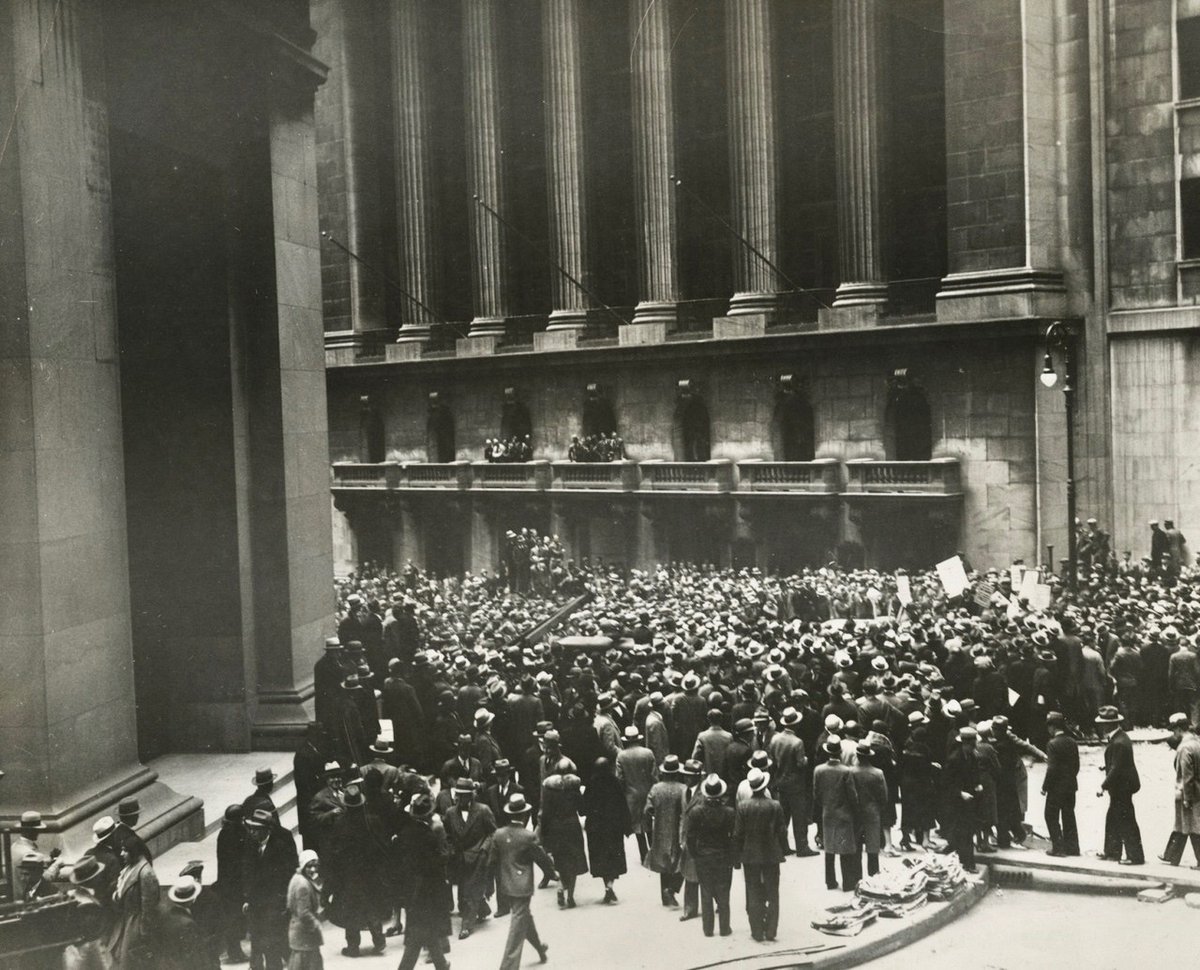 ‘Scene of near panic as hundreds of bewildered investors gather at the New York Stock Exchange on Black Tuesday during the Wall Street stock market crash.’
October 29, 1929
#WallStreet #WallStreetCrash #stockmarketcrash #BlackTuesday #GreatDepression #blackandwhitephotography