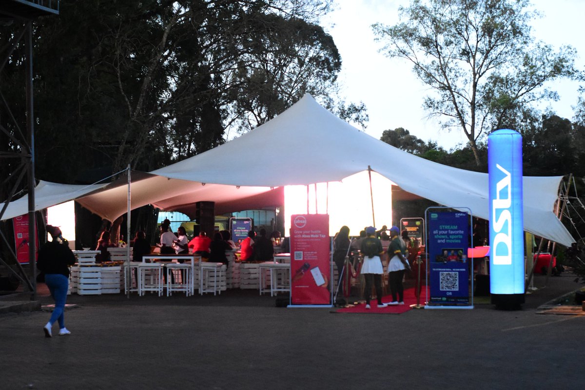 MarketingPro254's tweet photo. Today marks the grand finale of our exciting 2-day extravaganza
#DSTVStream  From Thrilling Rugby Finals Watch Party to Stanchart marathon. Today we have fantastic fusion of football and F1. Come join us  as we wrap up this electrifying  weekend #HeinekenF1. 🏈🏎️🎉 @geoffsirumba https://t.co/015sTCh0X9