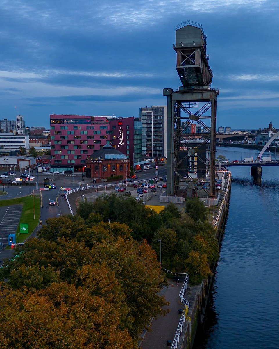 Autumn in Glasgow! 🍂 

We hope you’re all benefitting from the clocks falling back and an extra hour in bed this morning. 😴 

We’re already up and about  as we have a big day ahead, but more about that later. 🤞🏻

#RadissonRED #Glasgow #HOTYS