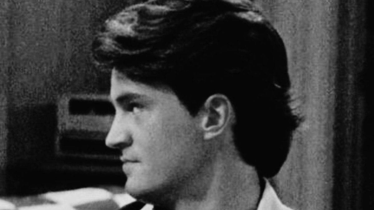 diariesmorgadec's tweet photo. Il m'a suivi de mon enfance, à mon adolescence, à aujourd'hui.  Il aura fait rires et accompagnés des millions de personnes pendant des décennies. On l'oubliera jamais. Repose en paix Matthew Perry 🕊🙏 https://t.co/lcBhX8BV5r
