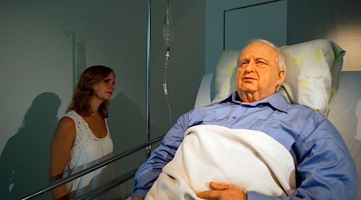 "Macam Mana Mampusnya Ariel Sharon?"

Siapa tak kenal Ariel Sharon? Bekas Perdana Menteri Israel yang koma selama 8 tahun.

Pengakhiran hidupnya bagai terkena sumpahan. Dia diserang angin ahmar pada 4 Januari 2006 dan koma sampai mati.