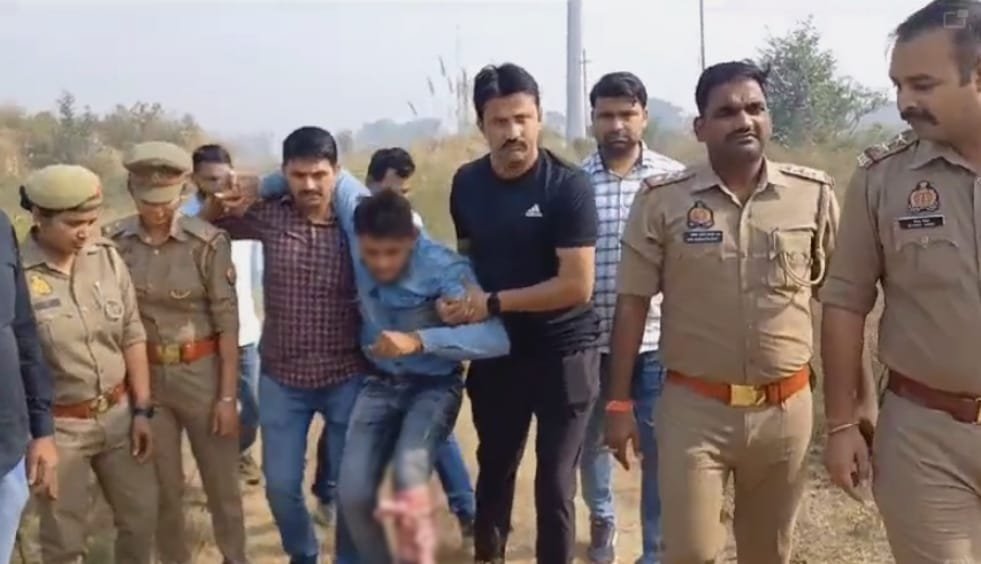 युवती के साथ रेप का प्रयास करने वाले Blinkit के डिलीवरी बॉय सुमित को पुलिस मुठभेड़ में पैर में लगी गोली।
गिरफ्तारी के दौरान दारोगा की पिस्टल छीनकर भाग रहा था बदमाश।