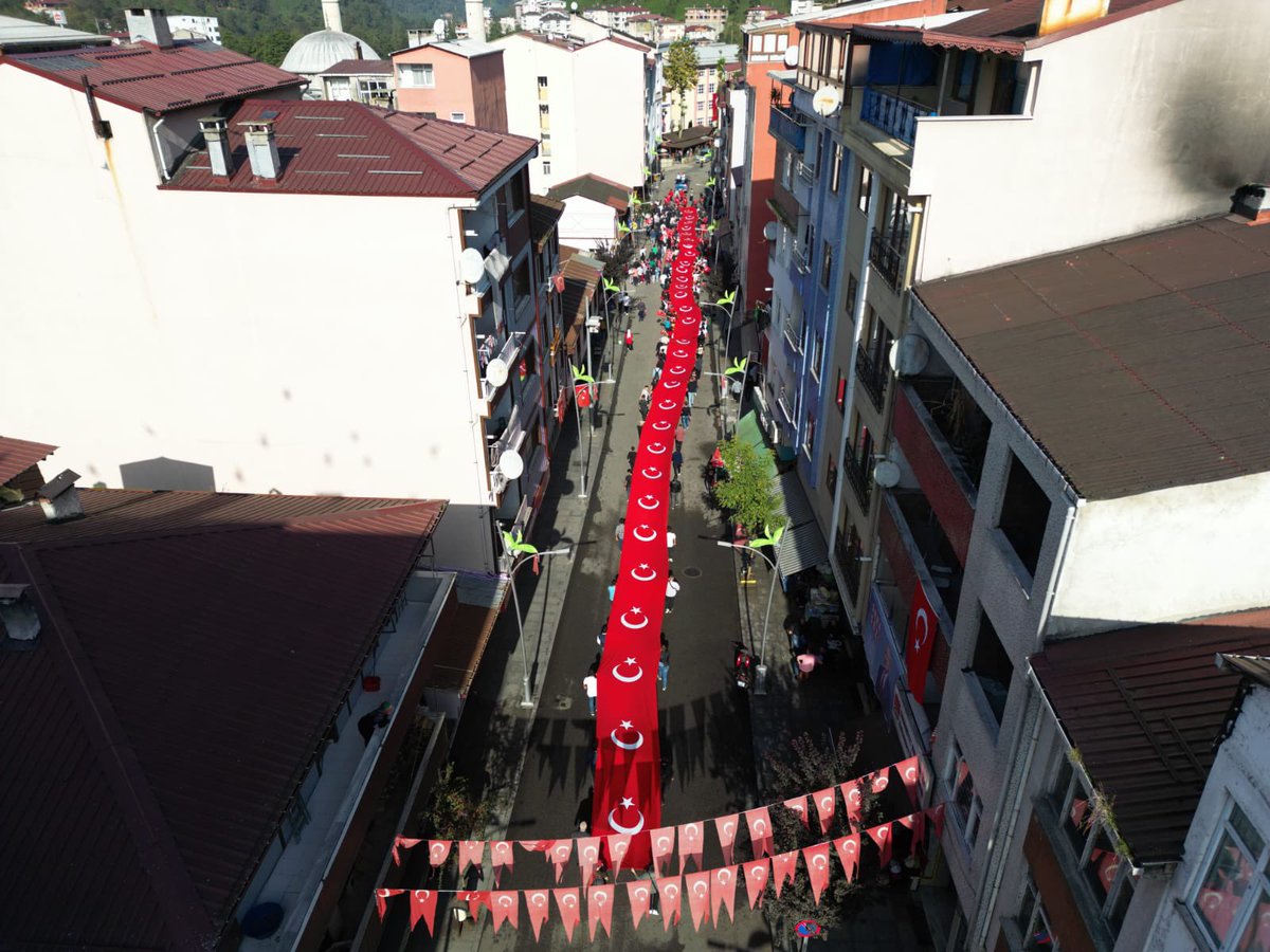 Cumhuriyetimizin 💯. yıl etkinlikleri kapsamında, 💯 metre uzunluğundaki Şanlı Bayrağımızı 💯 öğrencimiz ve vatandaşlarımız ile dalgalandırdık. 🇹🇷 🇹🇷

29 Ekim Cumhuriyet Bayramımız kutlu olsun. 🇹🇷

#Cumhuriyet100yaşında 
#YaşasınCumhuriyet 
#KalkanderedeCumhuriyet