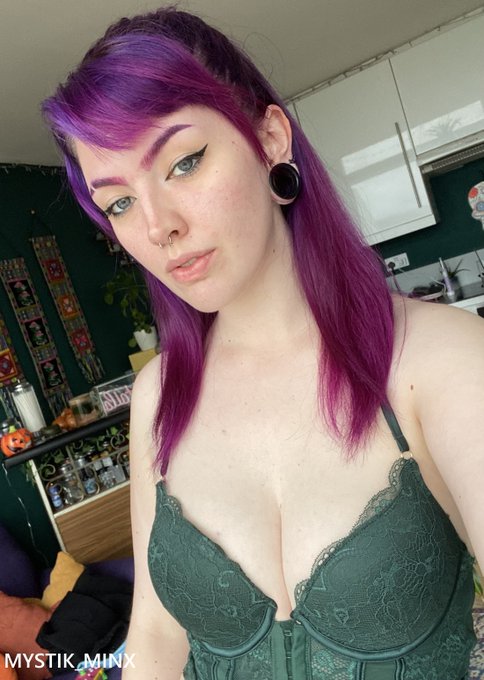 how about some cute selfies from your fave alt girl? https://t.co/Kx6X1zHbQQ