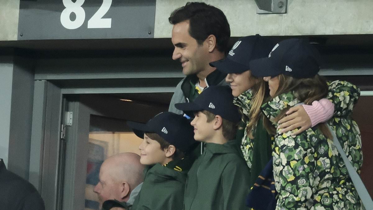 Doubles match! Roger Federer takes his two sets of twins - with both pairs sporting matching outfits - to cheer on the Springboks at Rugby World Cup final https://t.co/rUjXlQERLk