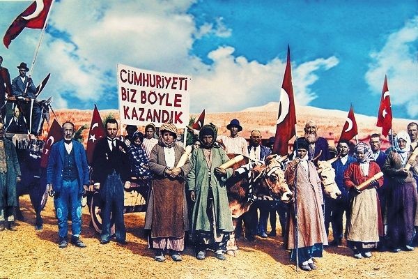 sehnazzbas's tweet photo. Yaşasın Cumhuriyet❤️
#100YAŞINDA https://t.co/jcCSj1kcbz