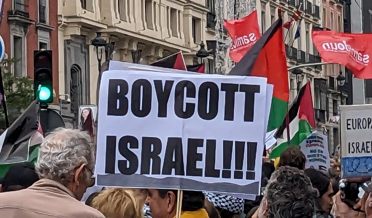 carnecrudaradio's tweet photo. No se acabó con el apartheid sudafricano hasta que no hubo un boicot internacional. No se acabará con el apartheid israelí hasta que no haya otro boicot global. #BDS

(Manifestación por Palestina, Madrid) https://t.co/5YTvHnWHtm