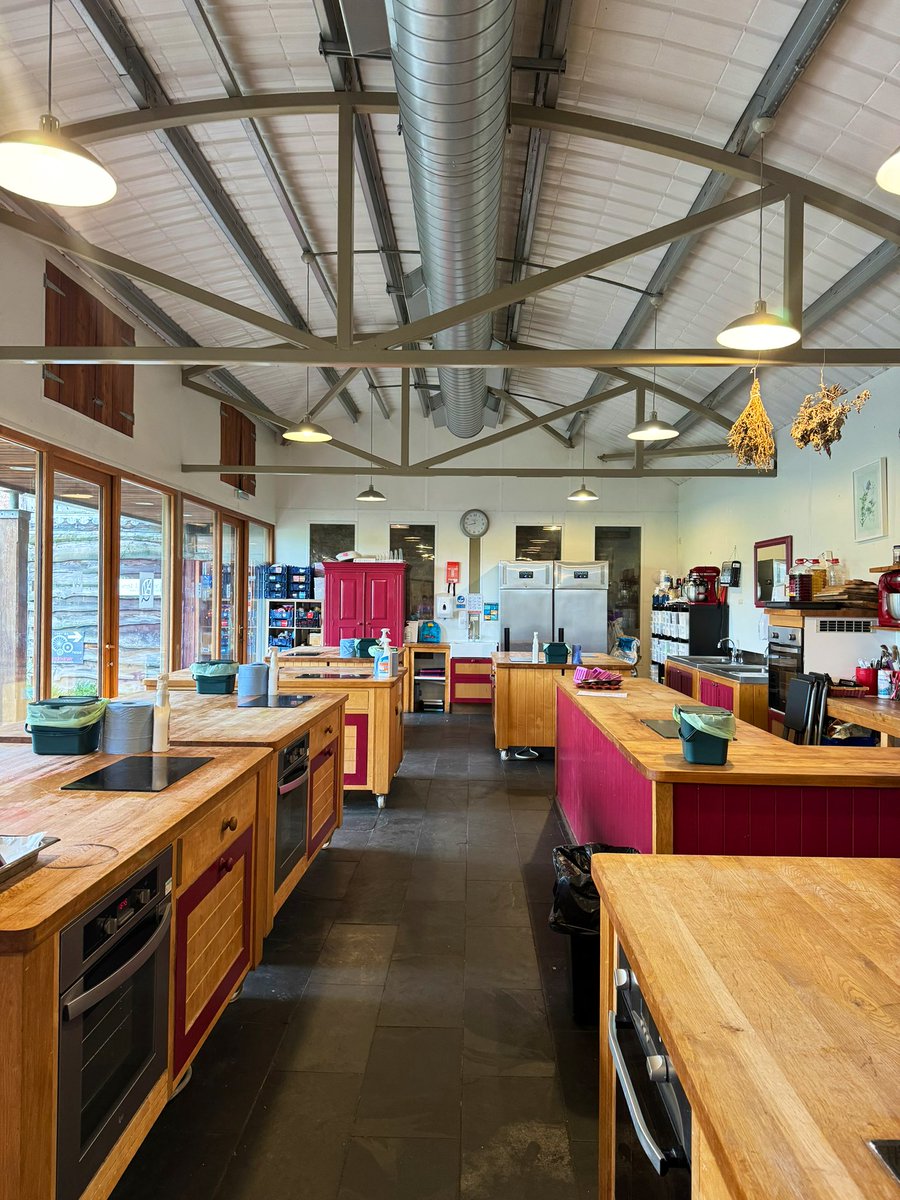 mrspslckitchen's tweet photo. Excited to announce that I will be running a Low Carb Festive Cooking Class on Fri 24 Nov at Hart Barn Cookery School. A huge movement forward&amp;I am so looking forward to it! Tickets are selling fast. First come, first served https://t.co/E9urZwdjED #diabetes #diabetic #t1d #t2d https://t.co/pqhGcY89aV