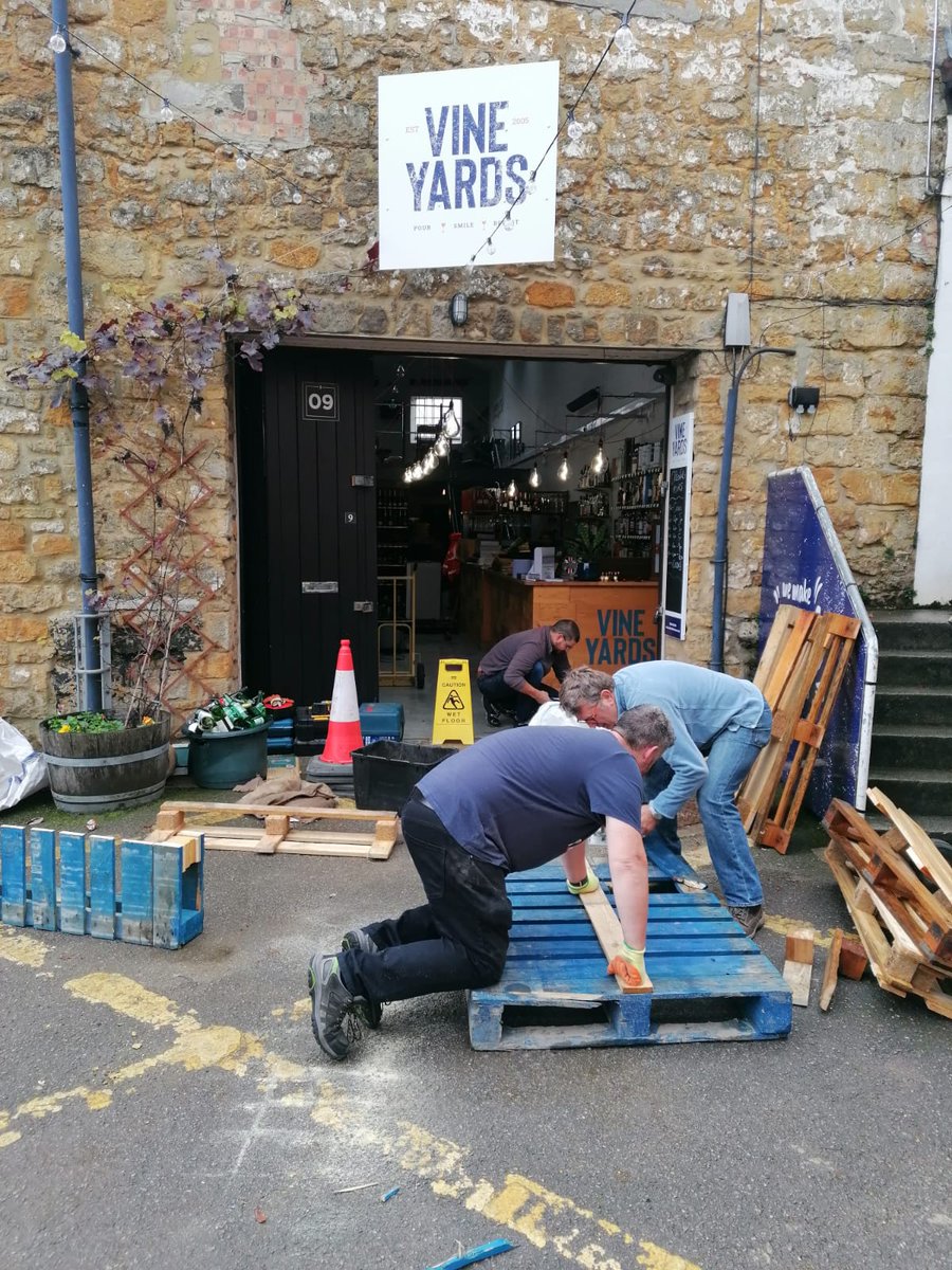 So many helping today at #YarnMills in Sherborne fantastic to see. @TaffMartin @SherborneTownCl @vineyards_wine