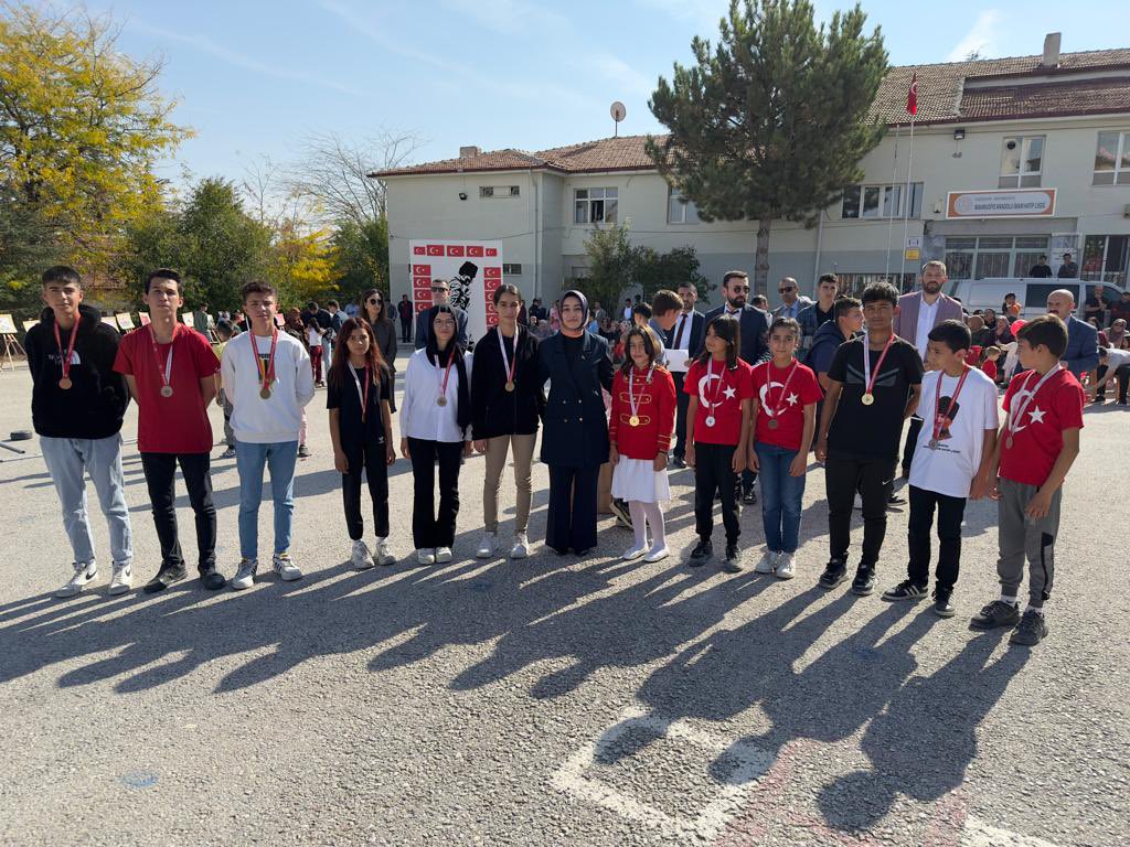 Mahmudiye_K's tweet photo. 29 Ekim Cumhuriyet Bayramımızın 100. yılı ilçemizde çeşitli etkinliklerle birlikte coşku ile kutlandı. https://t.co/1yMF5Yzpst