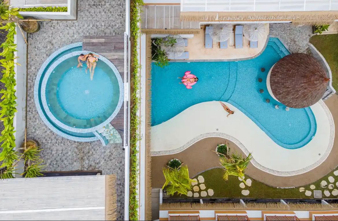 ciloqciliq's tweet photo. GUYS!!! Info terbaru!!! 
Aku nemu hotel hidden gem di Bali! Cuma 100rb-an per malam tapi udah ada jacuzzi, pool bar, swimming pool, resto jugaaa

Mana lokasinya strategis banget di Canggu!!?? 🤯 deket ke mana-mana, nyaman n bersih pula 

Spill gaaaakkk bosss???🤔🤔 https://t.co/d7h5WFxBbi