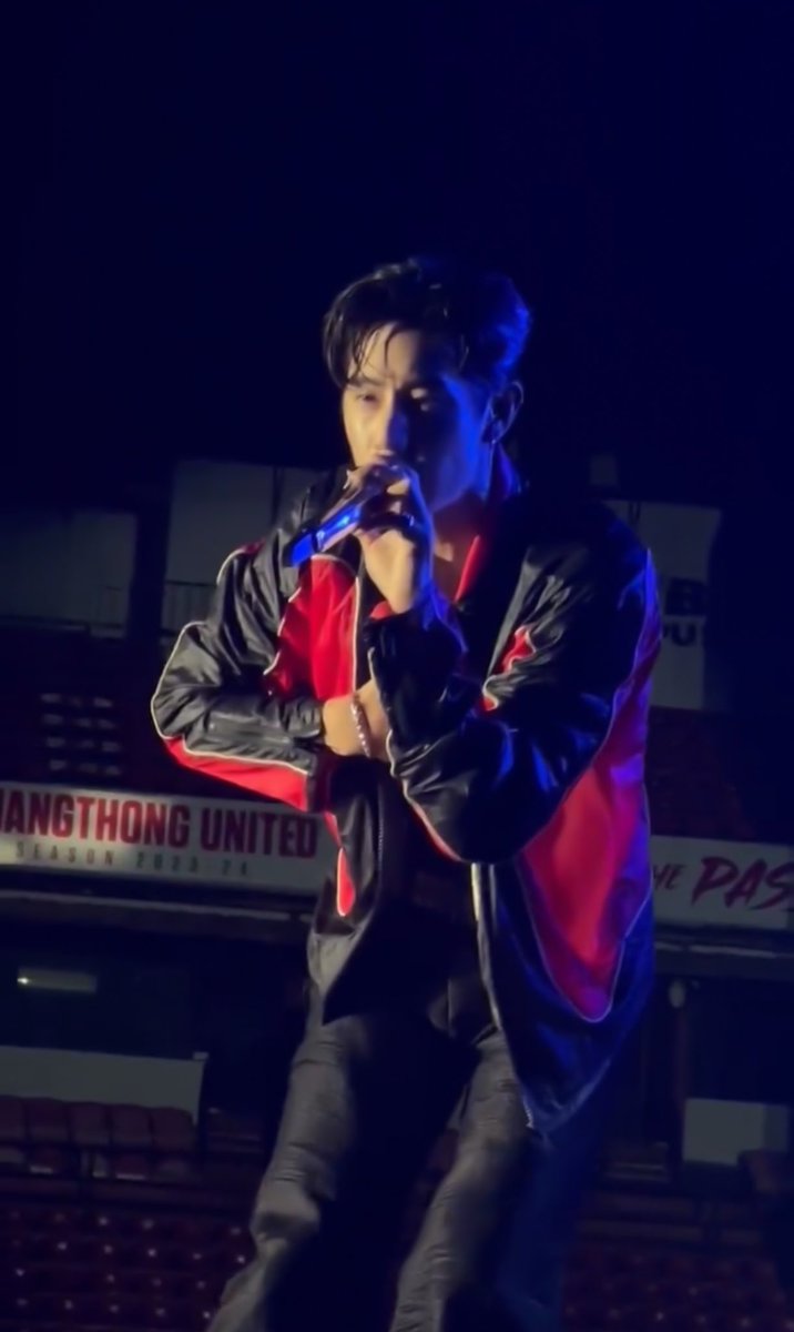 mybunny93's tweet photo. โหหหพ่อ ยอมใจอันนี้ แล้วหล่อขนาดนี้ไปยืนตรงหน้าเขา เขาตะตายกันหมดเธอ😭😭😭😭😭😭😭😭😭😭😭😭😭😭
#MarkTuan
#BamBamAREA52inBKKDAY2 https://t.co/ykdNr8oEeE