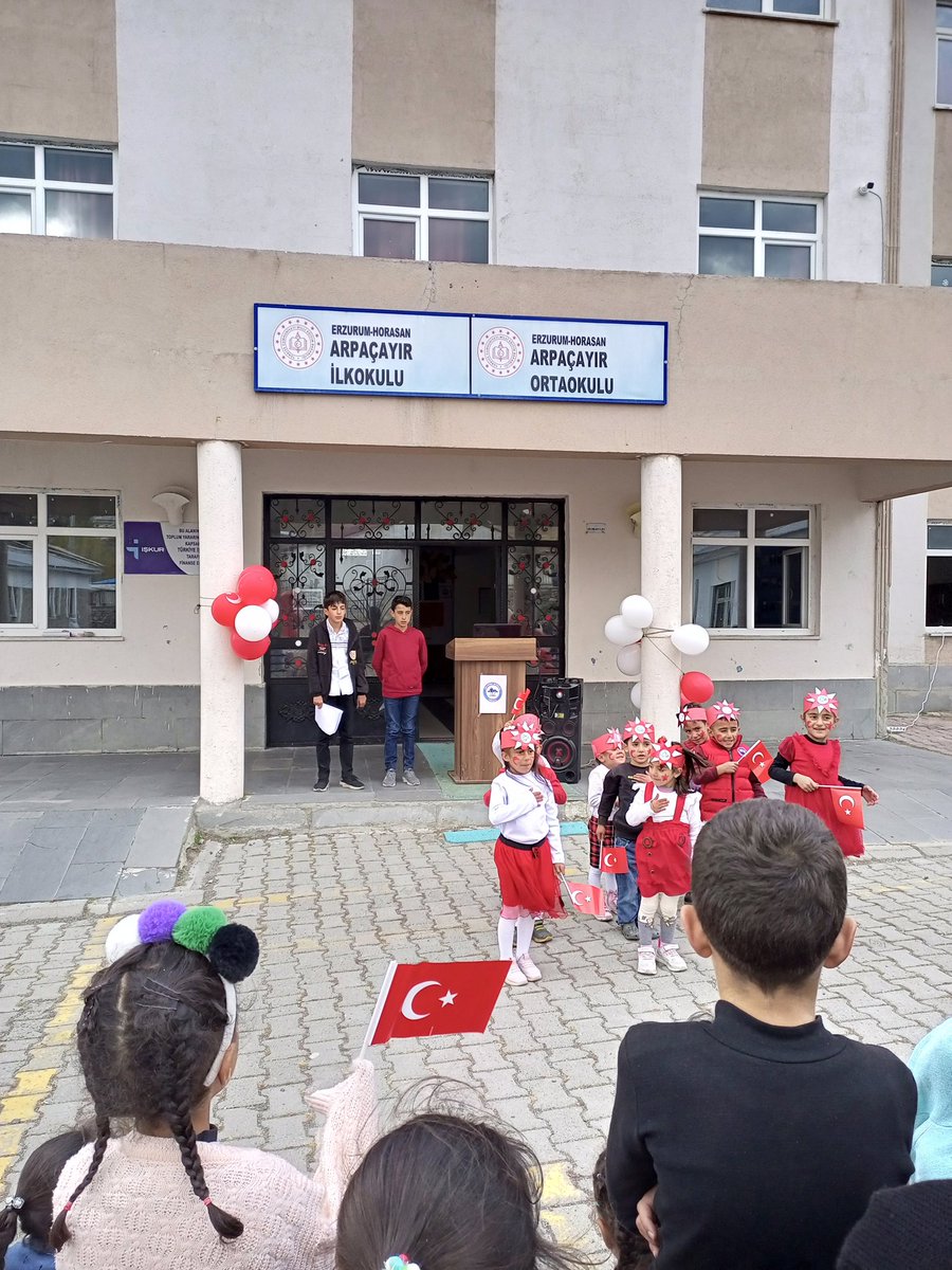 ArpacayO's tweet photo. Cumhuriyetimizin kuruluşunun 100. yıldönümünü büyük bir coşkuyla kutladık. Bu eşsiz mirası bizlere emanet eden başta Mustafa Kemâl Atatürk ve silah arkadaşları olmak üzere bütün aziz şehitlerimizin ruhları şâd olsun.
💯🇹🇷💯
@Erzurum_Mem @yakupyildiz024 @horasanmem25 @s__karakurt https://t.co/tXckFVUP17
