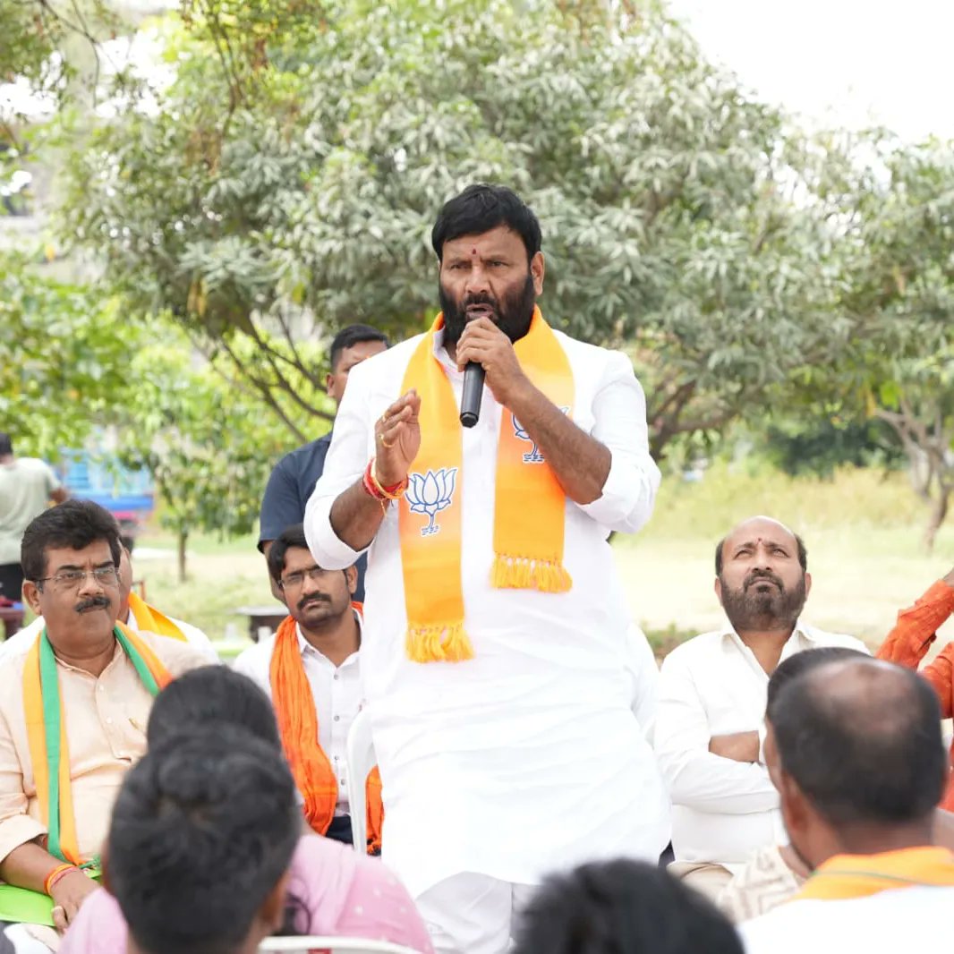 assembly90656's tweet photo. *నిజాంపేట్ మున్సిపల్ కార్పొరేషన్ బీజేపీ ముఖ్య నాయకుల సమావేశం..*

*పాల్గొన్న కుత్బుల్లాపూర్ బిజెపి అభ్యర్థి కూన శ్రీశైలం గౌడ్ గారు, గోవా బీజేపీ అధ్యక్షులు సదానంద తన్వాడే గారు..* https://t.co/eIirkFaj5P