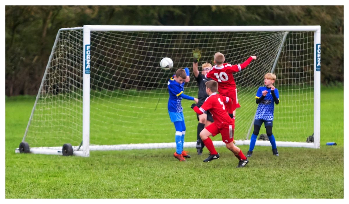 AdrianH13474435's tweet photo. @mooreunitedjfc under 12 greens unbeaten run continues. Isaac last minute equaliser caught on camera by the superb @teepstp . #bulletheader . https://t.co/vaVoZpH03y